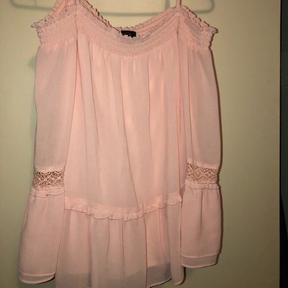 Off the shoulders pink blouse - Picture 4 of 4